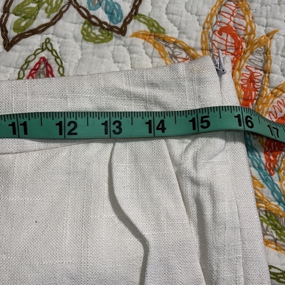 Cynthia Rowley size 8 white linen blend shorts scalloped edges zips up side NWT - Picture 7 of 12
